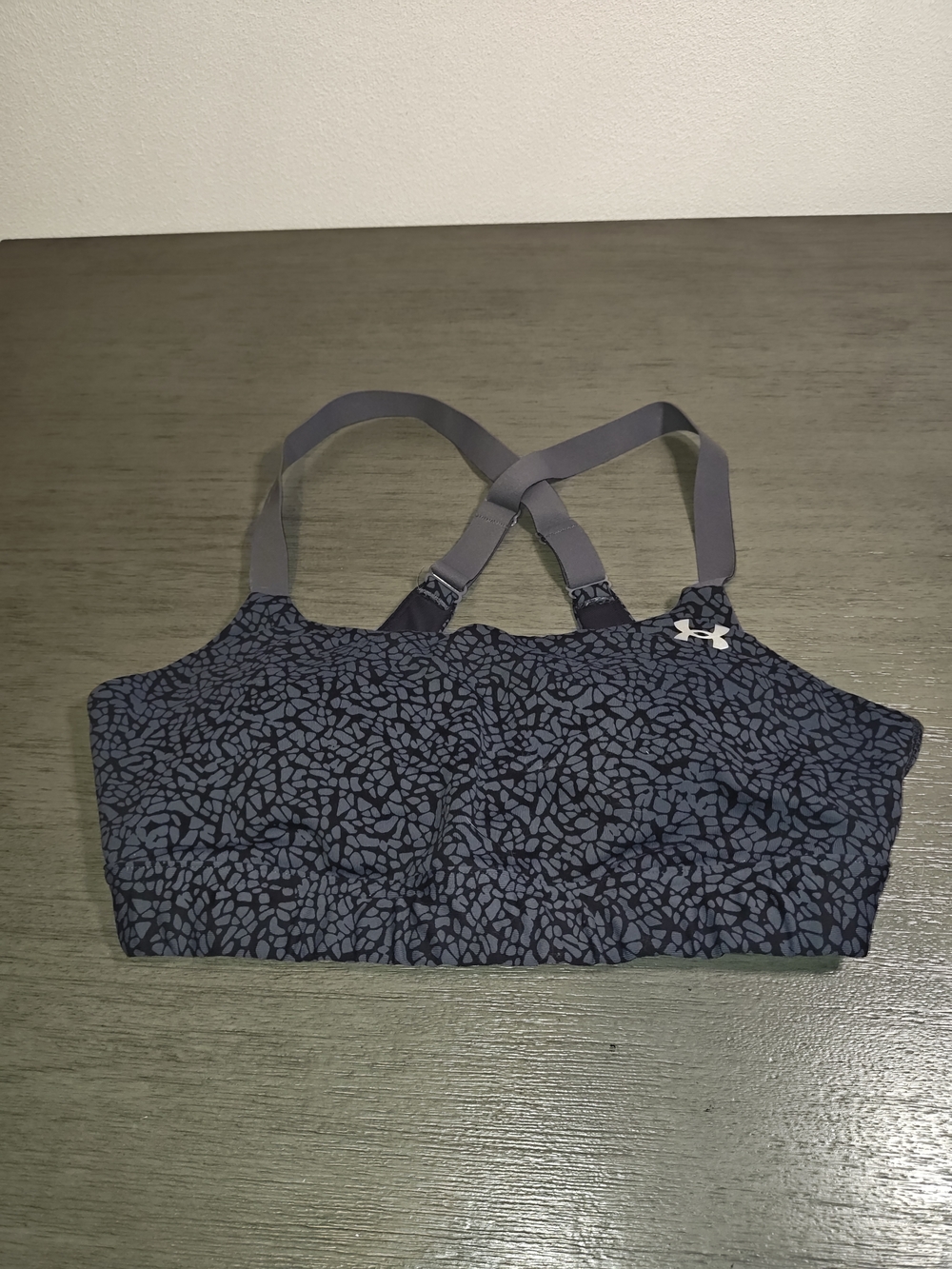 Under Armour Woman's Black And Gray Patterned Sports Bra,In Size Xs